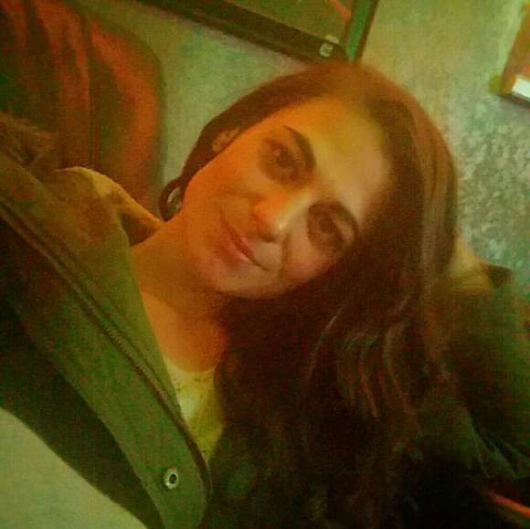 Profile Picture of Brandy Crittendon (@bugzlife) on Poshmark