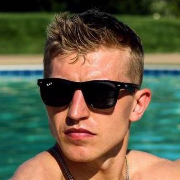 Profile Picture of Mariusz Pawlowski (@marp2) on Poshmark