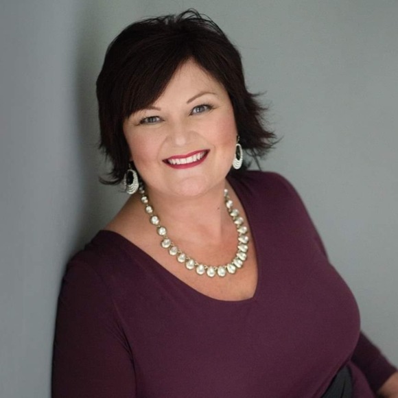 Profile Picture of Jeanne Drath (@jeannelizard1) on Poshmark