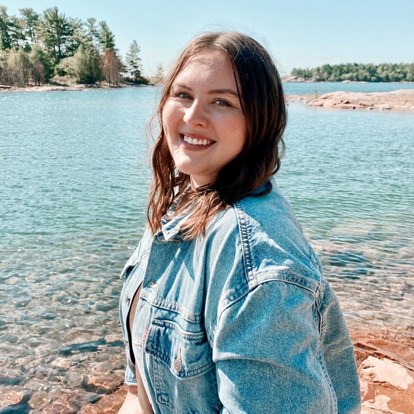 Profile Picture of Jacy Jacklin (@jacyjacklin) on Poshmark