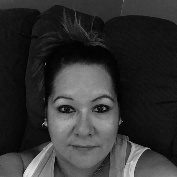 Samantha Fidler - Poshmark Profile Picture of Samantha Fidler (@samantha_fidler) on Poshmark