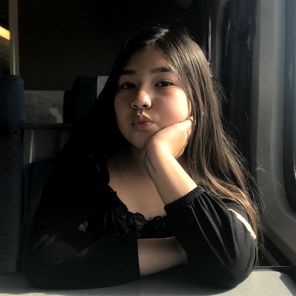 Profile Picture of Emily Martinez (@ilx_emily213) on Poshmark