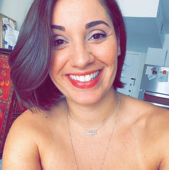 Profile Picture of Daniela Pasantes (@danielap555) on Poshmark