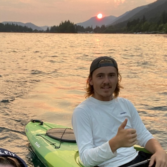 Profile Picture of Ben Clarke (@benclarke17) on Poshmark