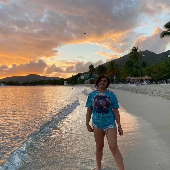 Profile Picture of Makenzie Curbow (@mommasgirl0407) on Poshmark