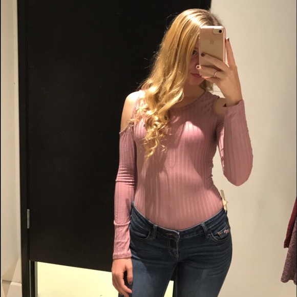 Profile Picture of Nicole Freyling (@nicolefreyling) on Poshmark