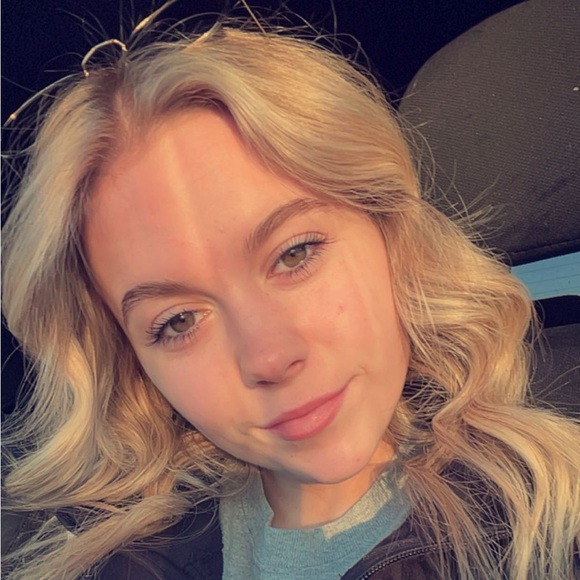 Profile Picture of Brie Dunavent (@briedunavent) on Poshmark