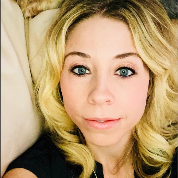 Profile Picture of Danielle Mullenix (@d_mullenix) on Poshmark