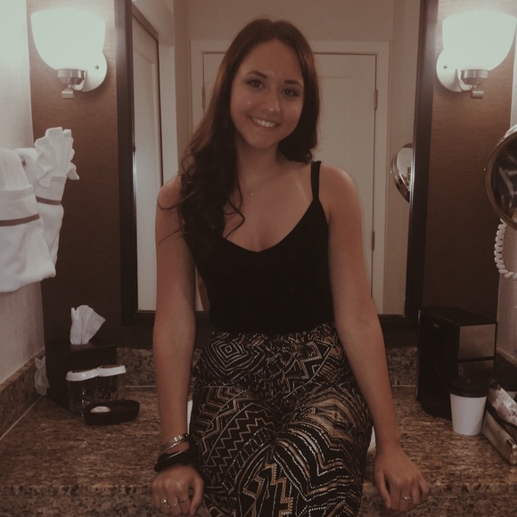 Profile Picture of Erin Hannegan (@erinkelly20) on Poshmark