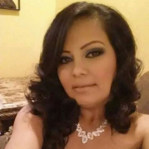 Profile Picture of Iris Barron (@irisbarron749) on Poshmark