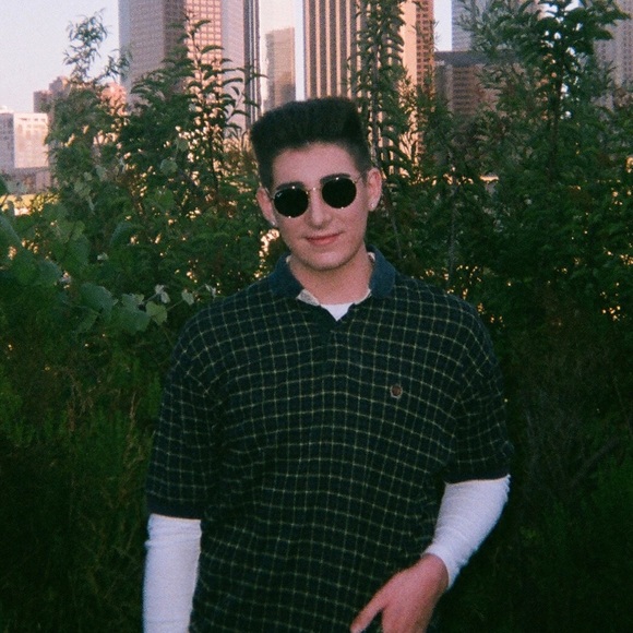 Profile Picture of Aaron Lovett (@aaronlovett) on Poshmark