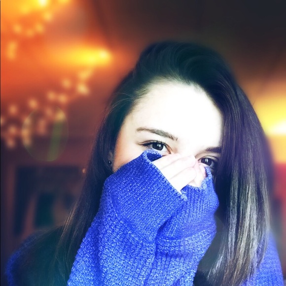 Profile Picture of Isabelle Carfley (@issymarie2004) on Poshmark