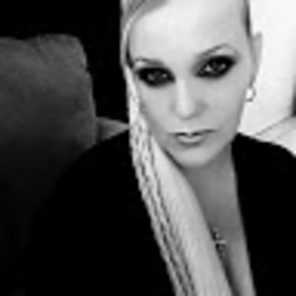 Profile Picture of Jo Dee (@jodee637) on Poshmark