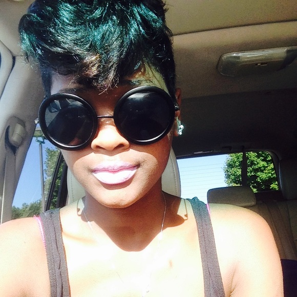 Profile Picture of Whitney Burrell (@whitneyalisha) on Poshmark