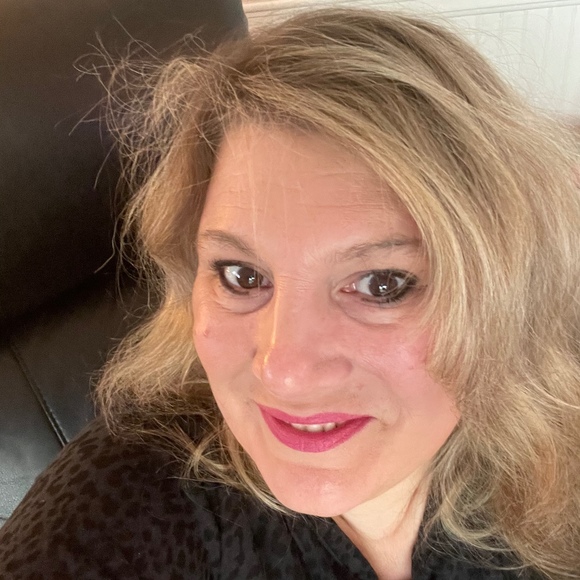 Brenda Schiralli - Poshmark Profile Picture of Brenda Schiralli (@coffeebsr22) on Poshmark