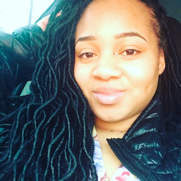 Profile Picture of Khiera Livsey (@khiera27) on Poshmark