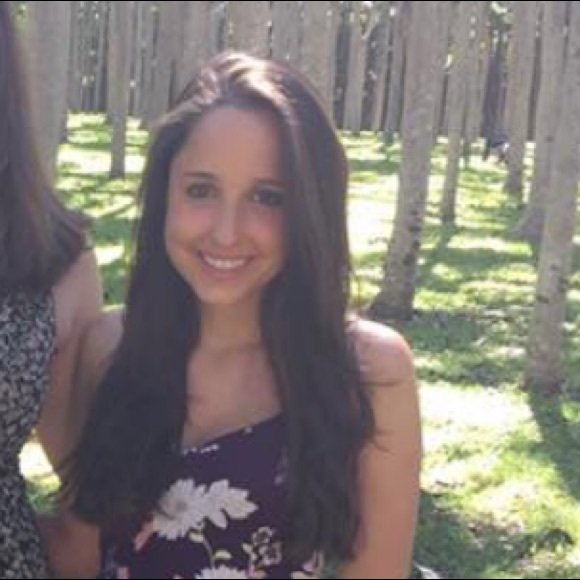 Renee Cravotta - Poshmark Profile Picture of Renee Cravotta (@rcrav) on Poshmark