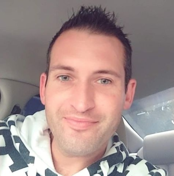 Profile Picture of Chris Palmer (@cmpalmer1984) on Poshmark