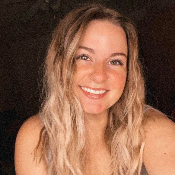 Profile Picture of Taylor Isgrigg (@taylorisgrigg) on Poshmark