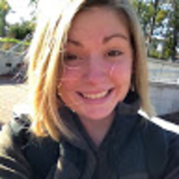 Nicole Maupai - Poshmark Profile Picture of Nicole Maupai (@nicolemaupai) on Poshmark