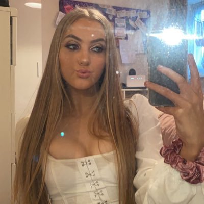 Profile Picture of Maya Walsh (@mayawalsh12) on Twitter