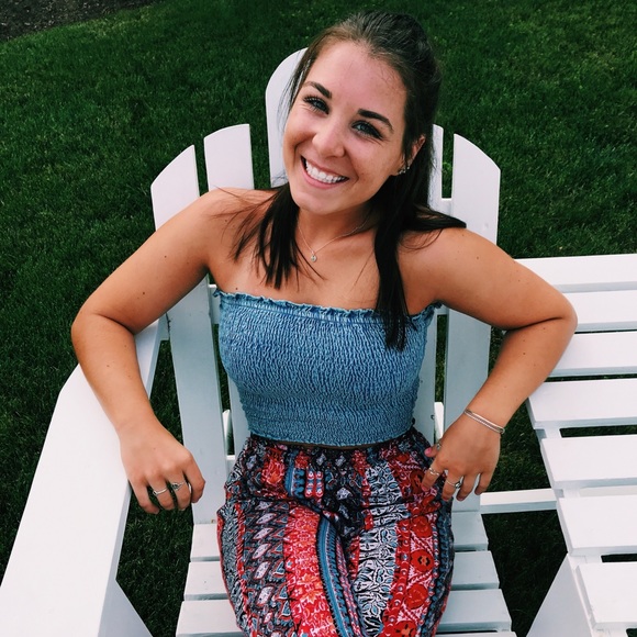 Profile Picture of Brittney Naugler (@brittneynaugs) on Poshmark