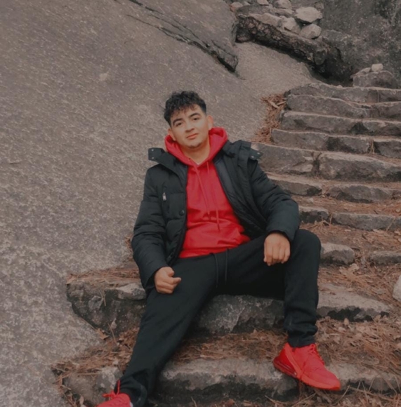 Profile Picture of Dillard Cardona (@edelbertorodas) on Poshmark