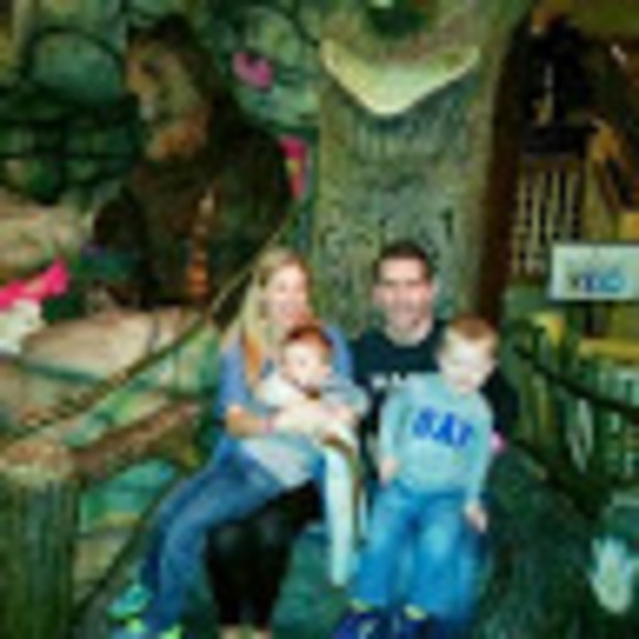 Profile Picture of Sarah Stuetz (@sarahstuetz) on Poshmark