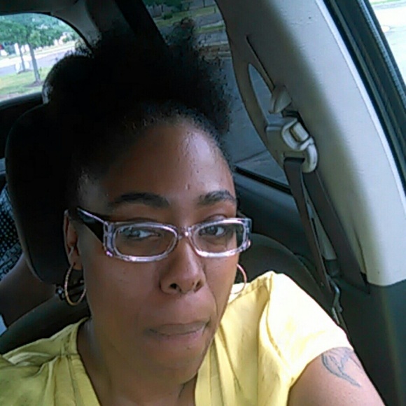 Profile Picture of Luwana Waller (@walleryevette) on Poshmark