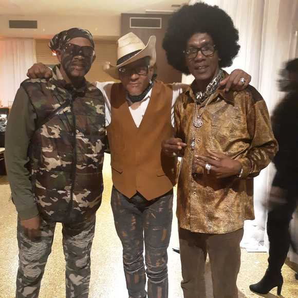 Profile Picture of Peter Frank (@peterfrank) on Poshmark