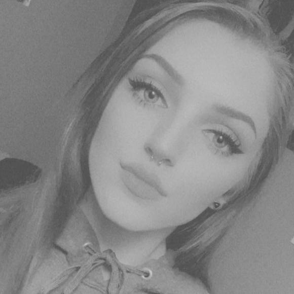 Profile Picture of Danielle Cedotal (@tigerbeat2000) on Poshmark