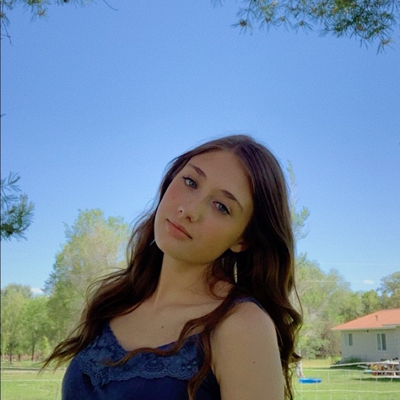 Profile Picture of Mackenzie Hudson (@kenziessuee) on Poshmark