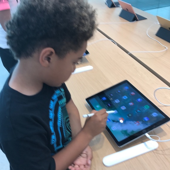 Profile Picture of Lorris Watson (@lorriswatson) on Poshmark