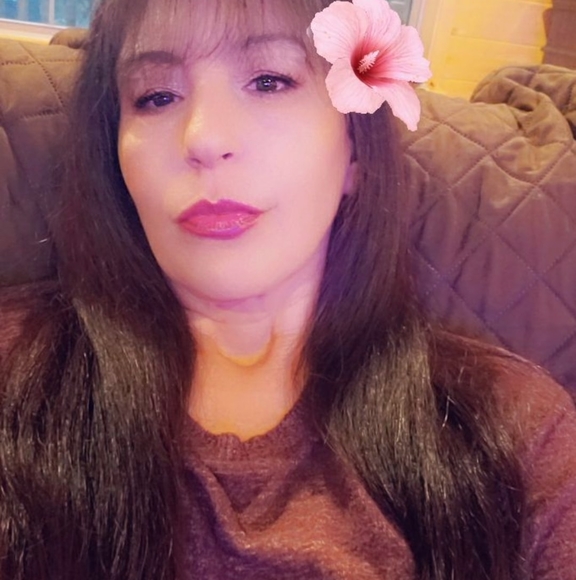 Profile Picture of Angie Smeal (@asmeal77) on Poshmark