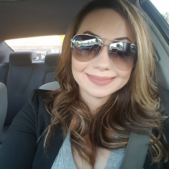 Profile Picture of Kimberly Mateer (@kimberlymateer) on Poshmark