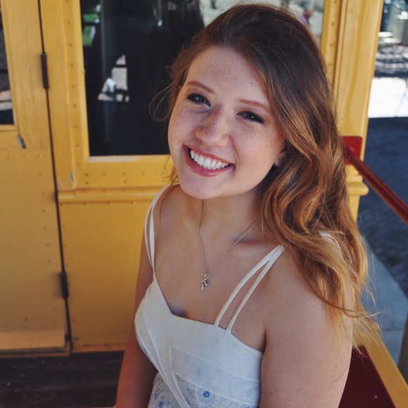 Caroline Gundling - Poshmark Profile Picture of Caroline Gundling (@carolinejoy423) on Poshmark