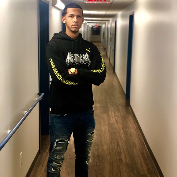 Jonathan Scharoun - Poshmark Profile Picture of Jonathan Scharoun (@jscharoun97) on Poshmark