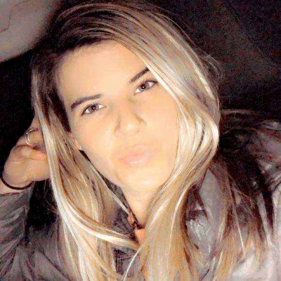 Profile Picture of Joelle Reuling (@jrreeuull) on Poshmark