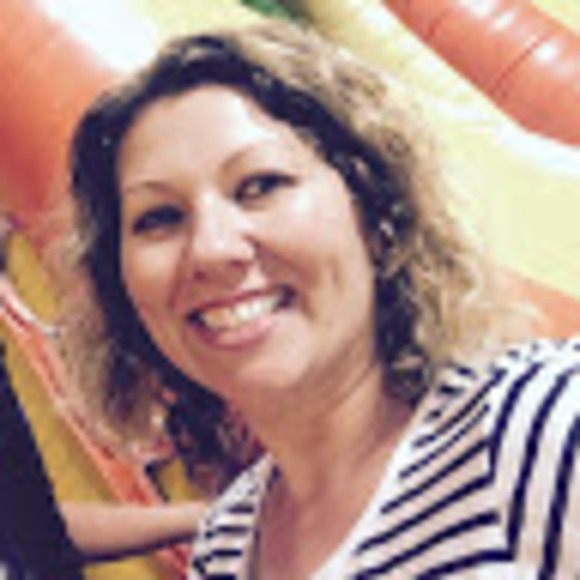 Profile Picture of Christina Eggert (@christinam0891) on Poshmark