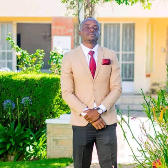 Profile Picture of Marshal w Munoriyarwa (@mmunoriyarwa) on Poshmark