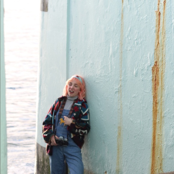 Profile Picture of Chloe Latour (@chlo_latour) on Poshmark