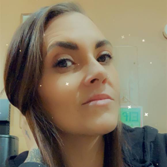 Profile Picture of Ashley Mumper (@aquilo0728) on Poshmark