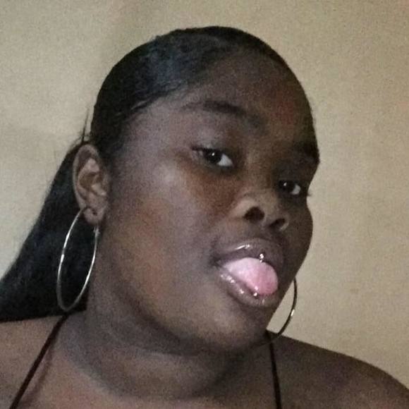 Profile Picture of Dorshai Cook (@dorshai18) on Poshmark