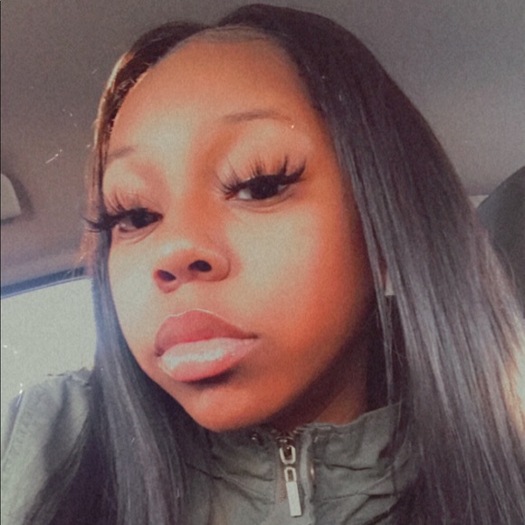 Profile Picture of Janae Wright (@ja_nae418) on Poshmark