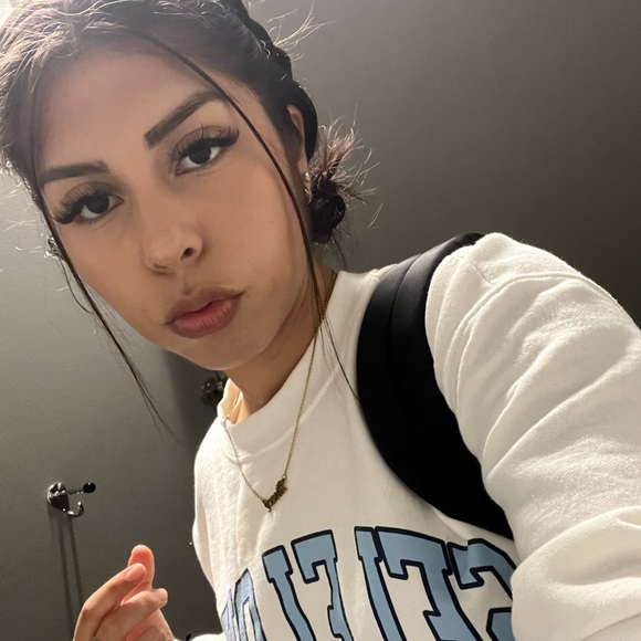 Profile Picture of Avery Zacaula (@averyzacaula2) on Poshmark