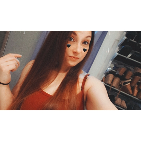 Profile Picture of Paula Stefano (@pstefano12) on Poshmark