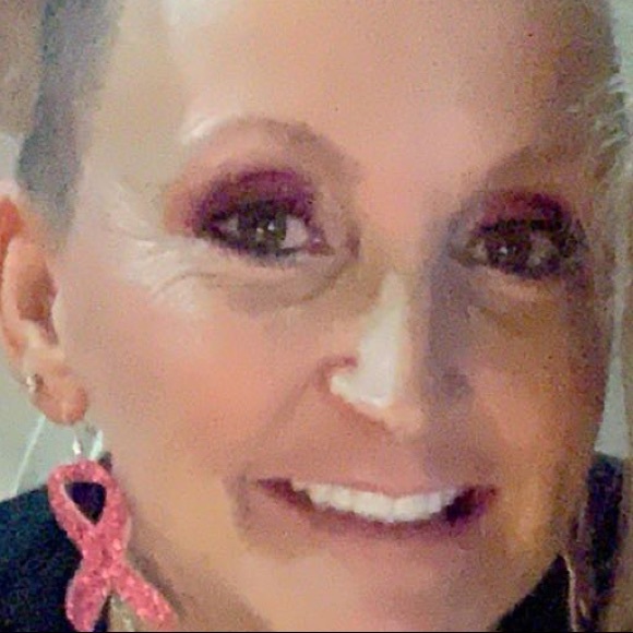 Profile Picture of Loretta Sizemore (@rettaelle) on Poshmark