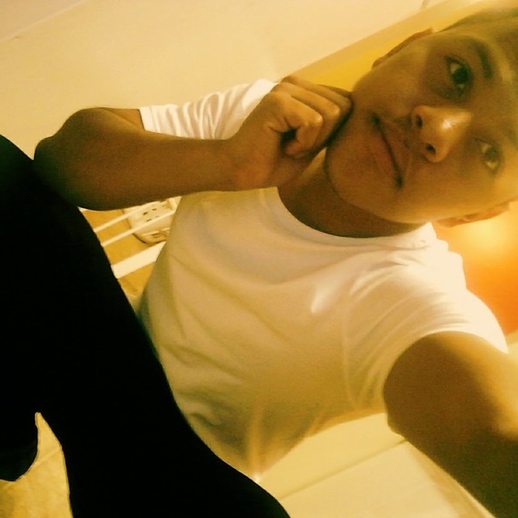 Profile Picture of Carlos Sanches (@amasona9999) on Poshmark