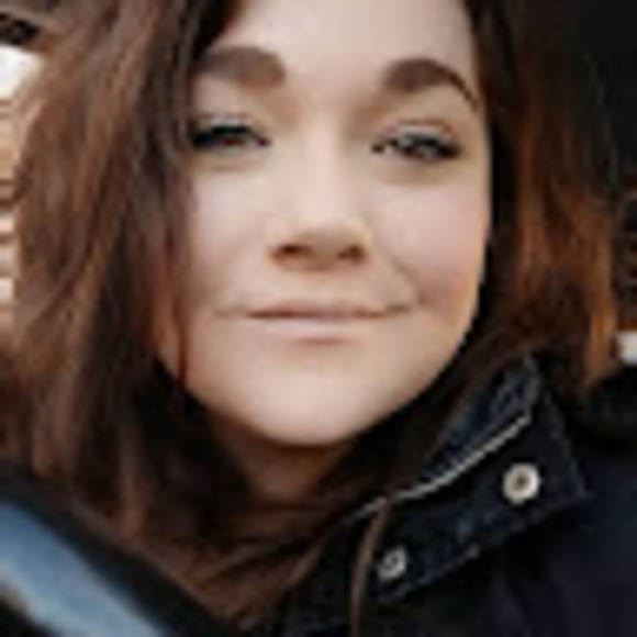 Profile Picture of Danielle Baldus (@dbaldus22) on Poshmark
