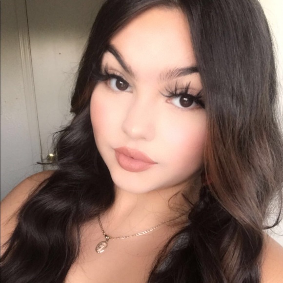 Profile Picture of Samantha Barraza (@s_barraza9) on Poshmark